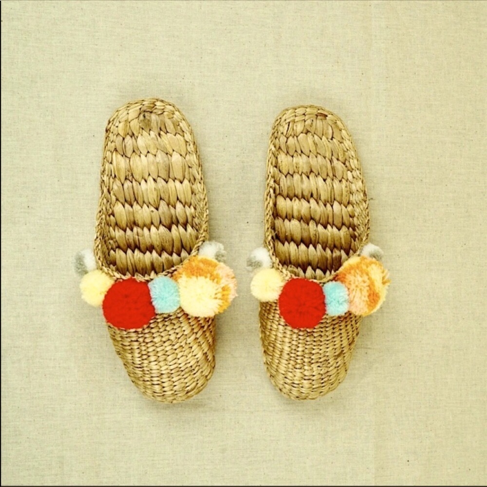 Handmade Pom Pom Straw Mule. 1 pair